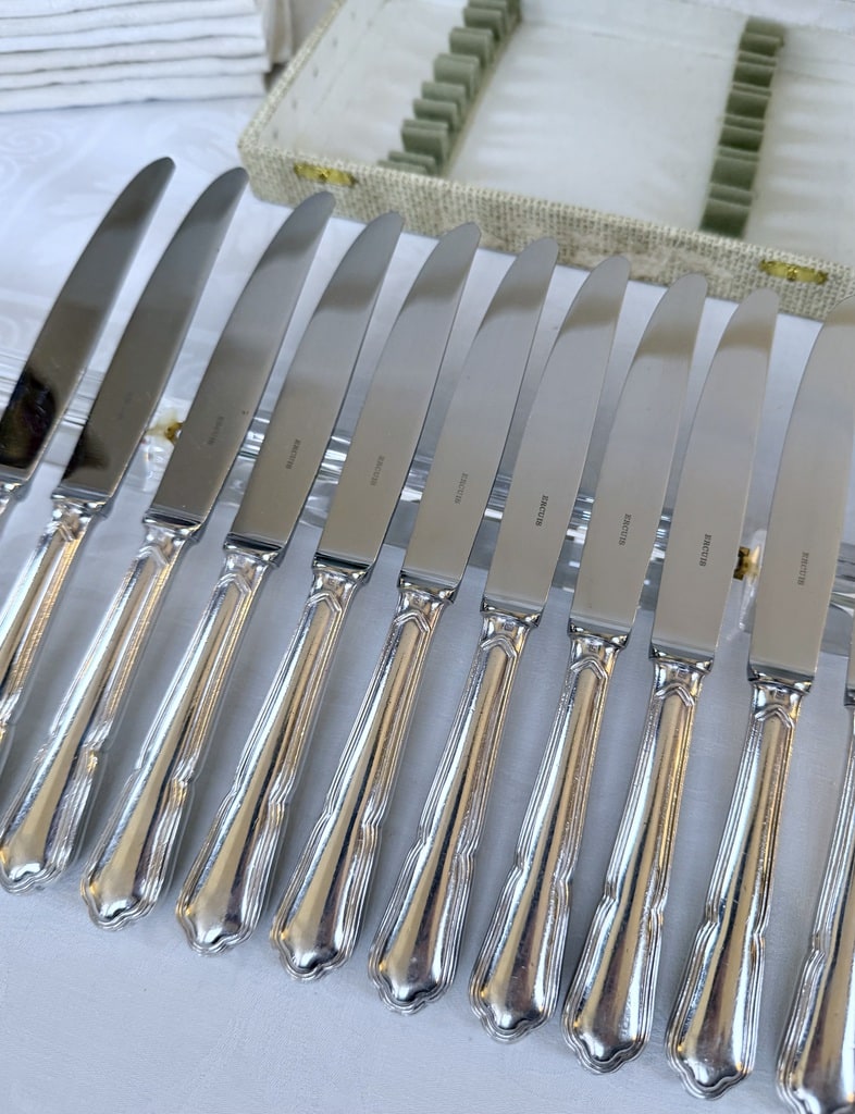 couteaux-entremets-metal-argente-et-inox-orfevre-ercuis-manche-violone-decor-filets-menagere-vintage-brocante-art-de-la-table-antiquaire