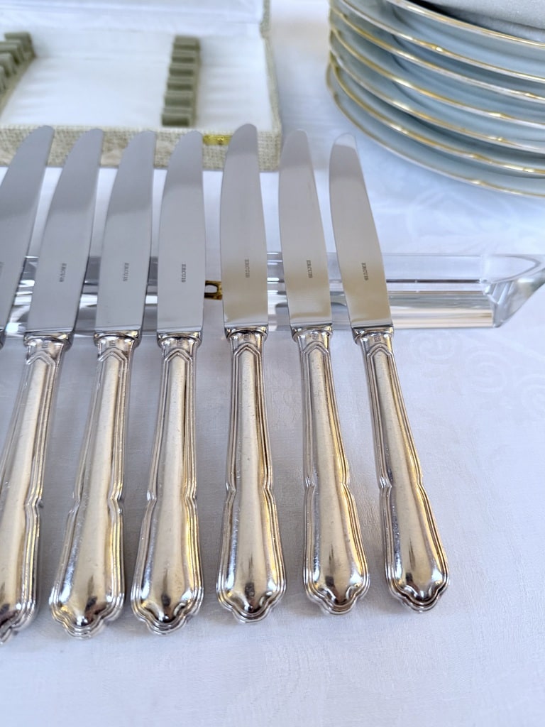 couteaux-entremets-manches-metal-argente-modele-filets-orfevre-ercuis-couverts-vintage-menagere-art-de-la-table-antiquaire-brocante