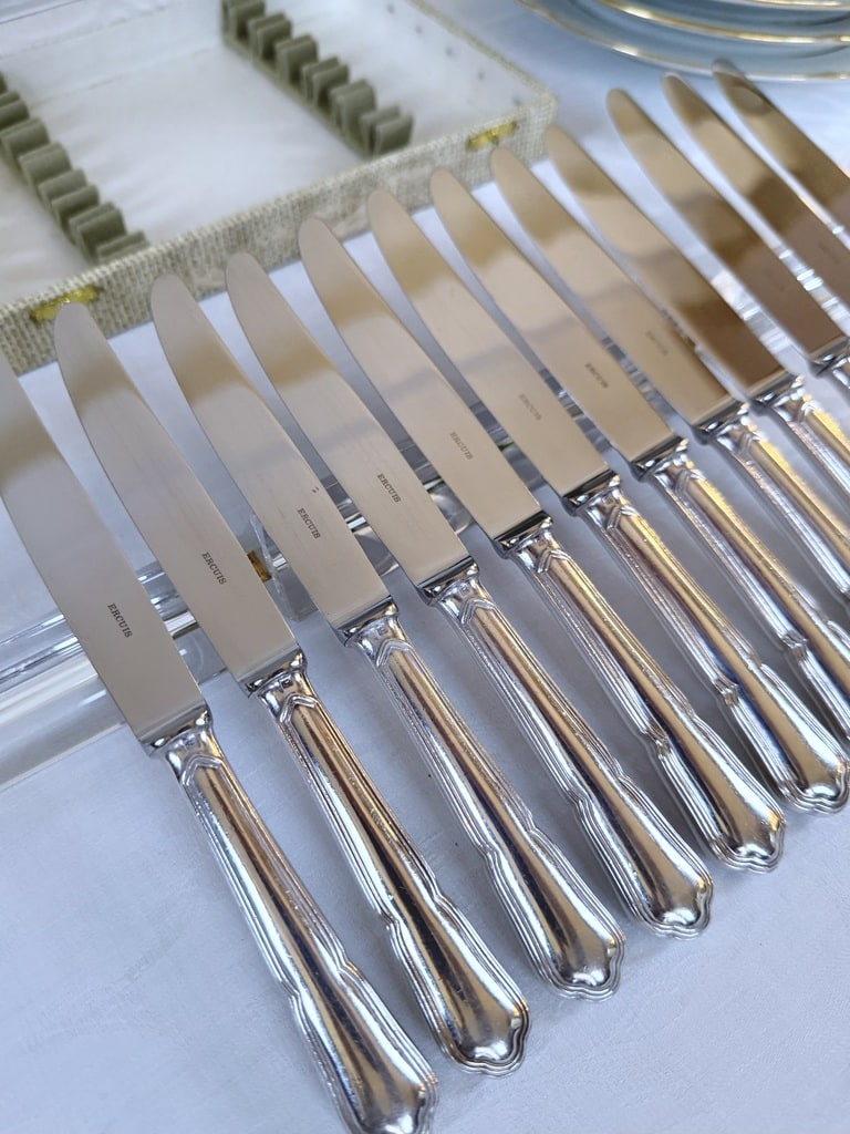 couteaux-entremets-ercuis-manches-metal-argente-lames-inox-menagere-vintage-modele-filets-brocante-art-de-la-table-francais