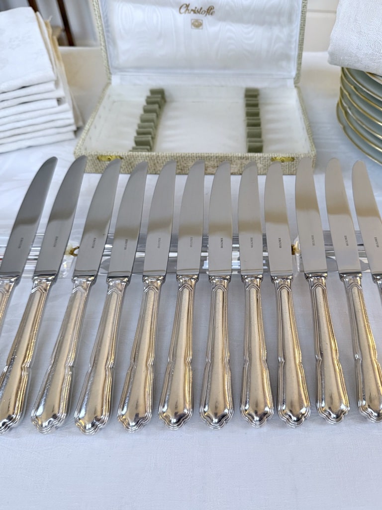 menagere-couverts-vintage-metal-argente-couteaux-entremets-poincon-ercuis-modele-filets-brocante-art-de-la-table-antiquites