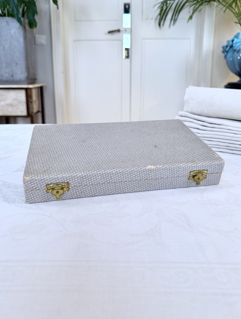 coffret-menagere-couverts-anciens-art-de-la-table-antiquaire-brocante-argenterie