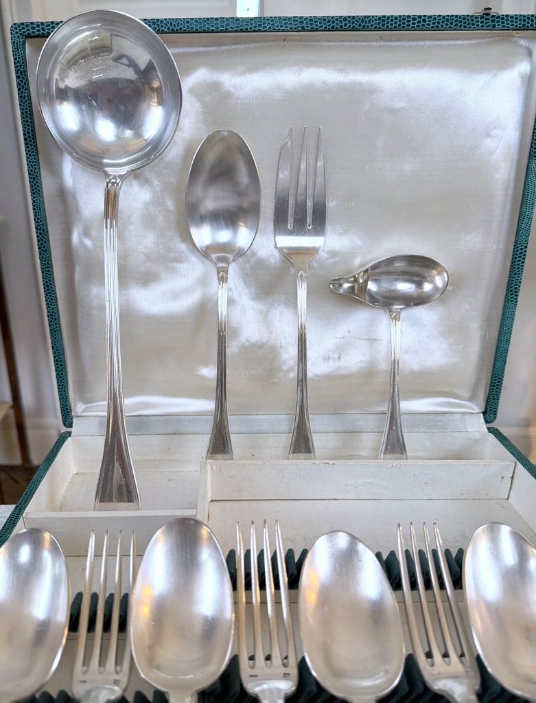 louche-cuillere-a-sauce-couverts-de-service-en-metal-argente-menagere-art-deco-ravinet-denfert-epoque-1930-brocante-antiquaire-argenterie-art-de-la-table