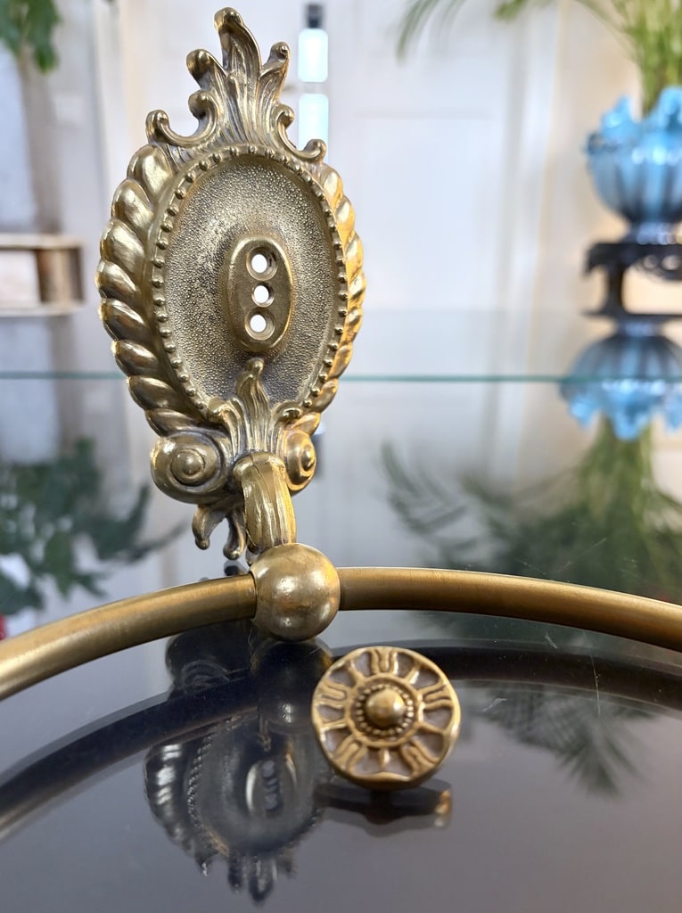 porte-serviette-vintage-en-laiton-style-rocaille-epoque-1970-salle-de-bain-decoration-lave-mains-antiquaire-brocante