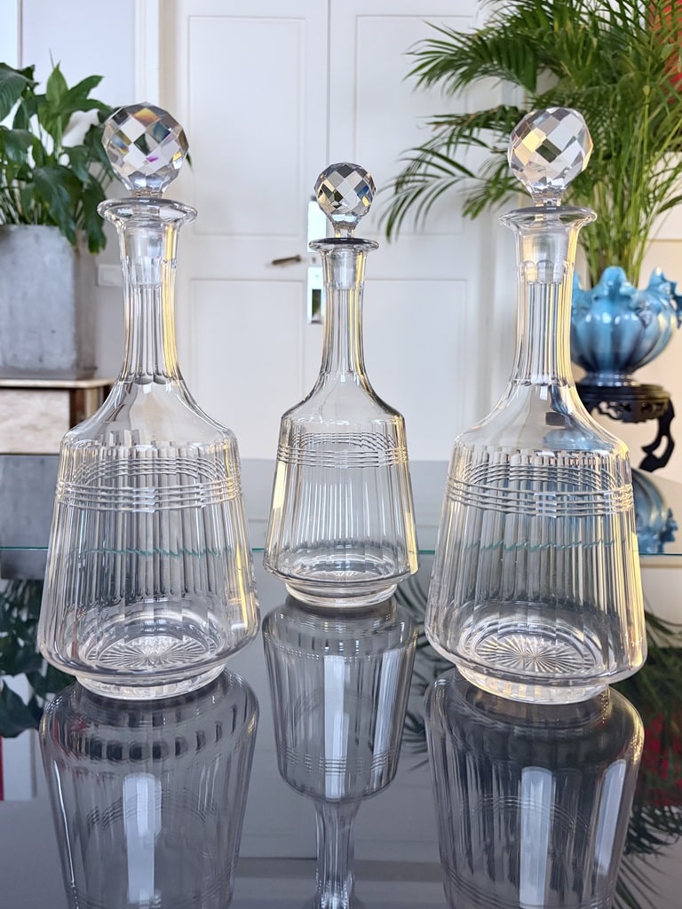 carafes-anciennes-en-verre-bouchon-cristal-art-de-la-table-XXe-siecle-vaisselle-seconde-main-brocante