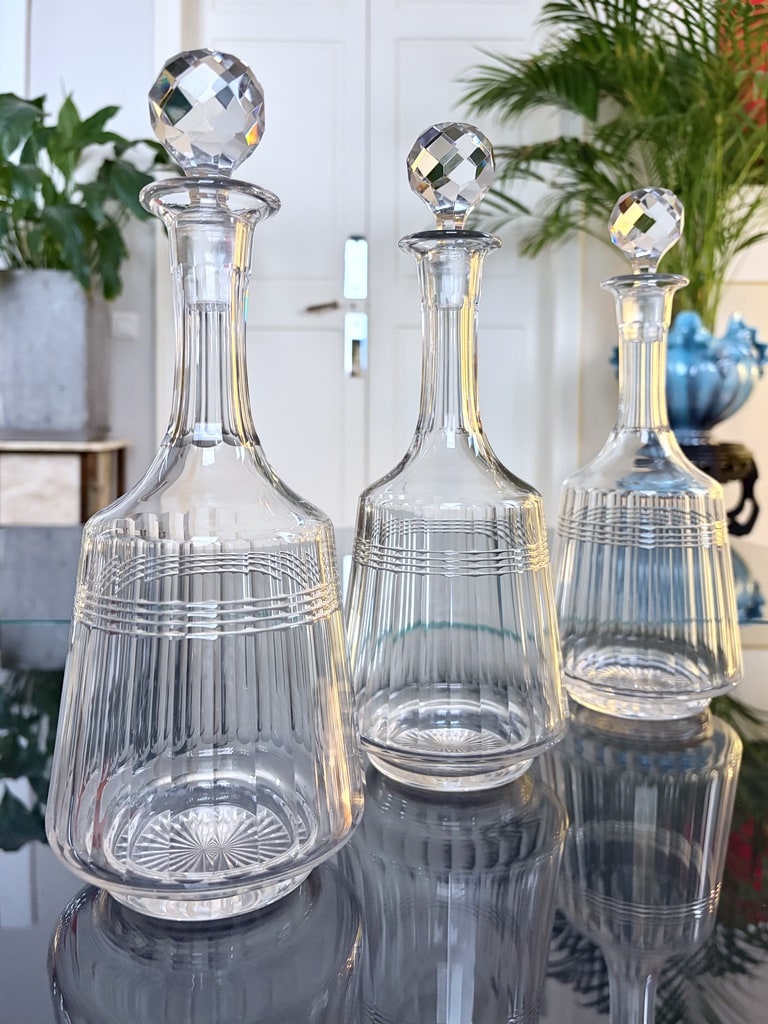 carafes-anciennes-en-verre-art-de-la-table-vintage-bouchon-bouteille-cristal-brocante-antiquites