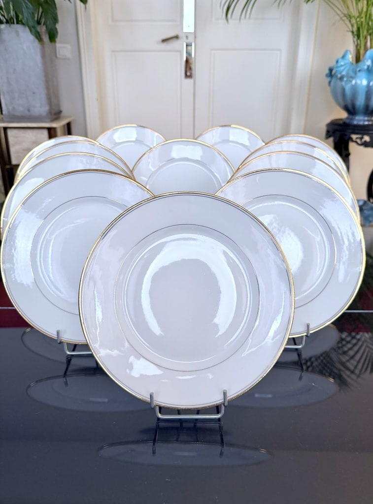assiettes-plates-porcelaine-blanche-filets-or-service-de-table-ancien-cirot-gadouin-antiquaire-art-de-la-table-brocante-en-ligne