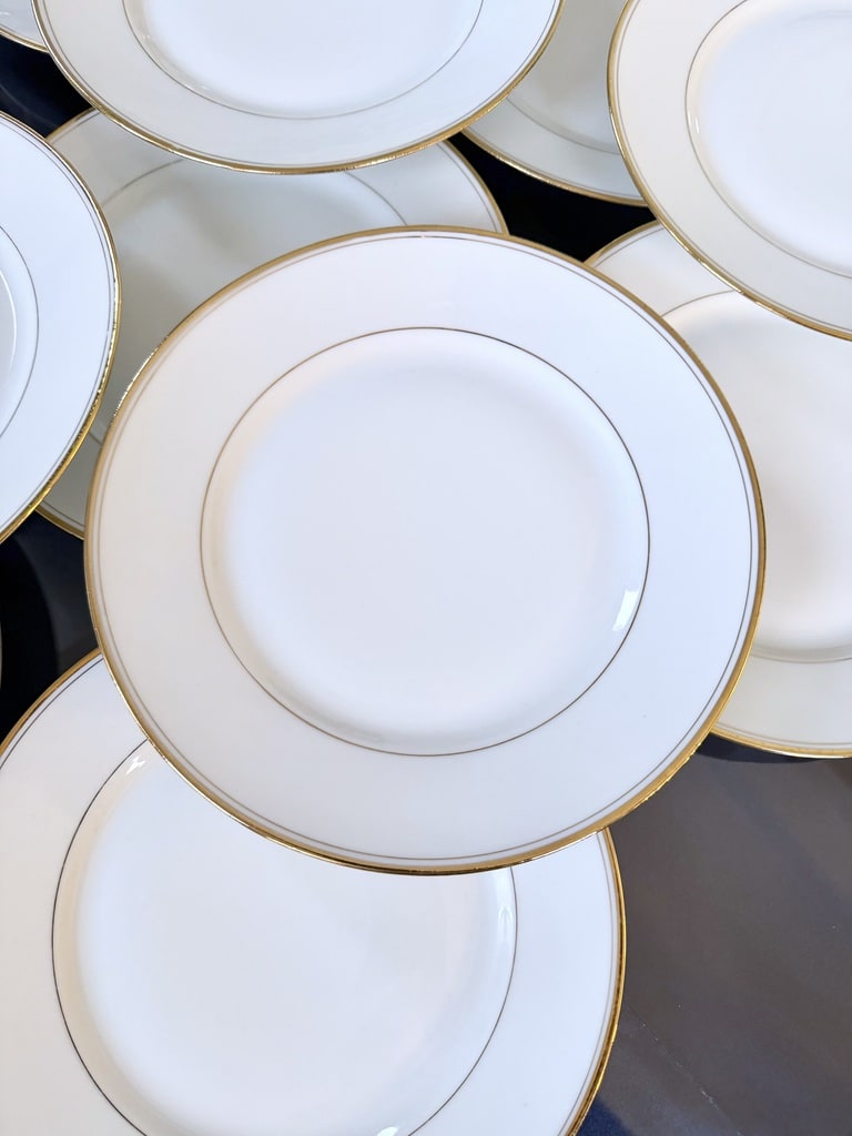 service-assiettes-plates-porcelaine-blanche-cirot-gadouin-decor-classique-vaisselle-20e-siecle-brocante-antiquaire