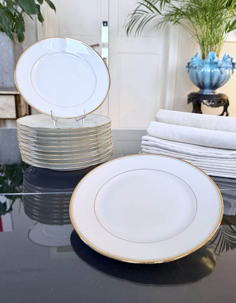 service-d-assiettes-plates-en-porcelaine-blanche-filets-dore-cirot-gadouin-france-art-de-la-table-brocante-antiquaire