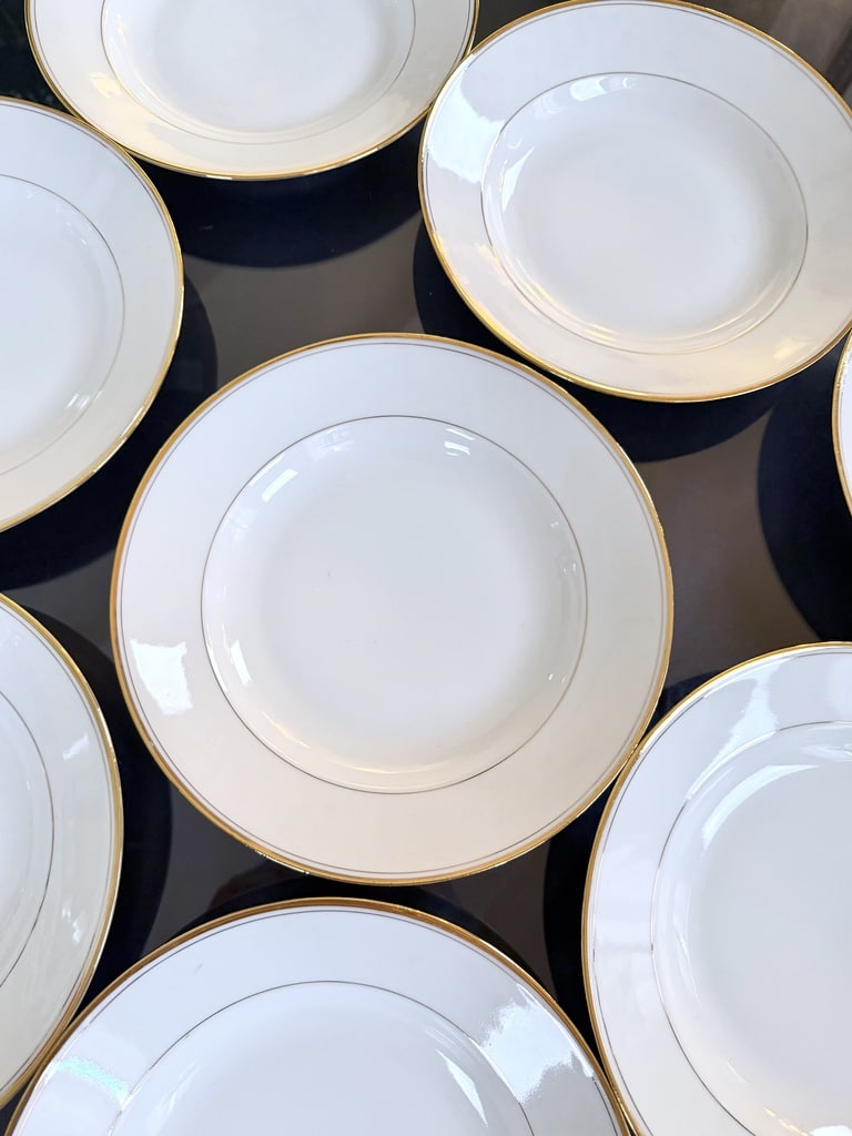 assiettes-a-potage-ancienne-en-porcelaine-blanche-manufacture-cirot-gadouin-service-de-table-vintage-antiquaire-brocante