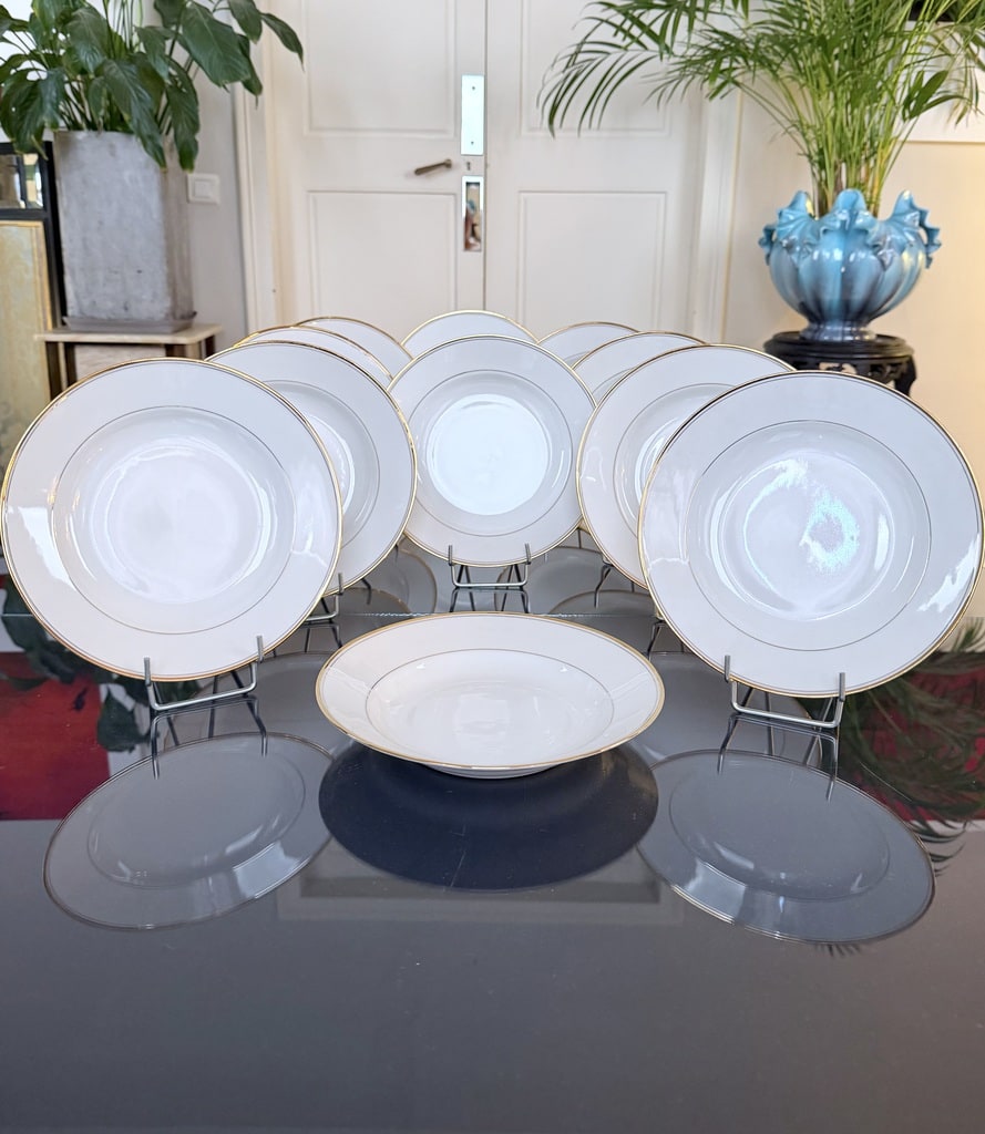 assiettes-a-potage-en-porcelaine-blanche-decor-of-fin-dore-cirot-gadouin-art-de-la-table-francais-brocante-antiquaire