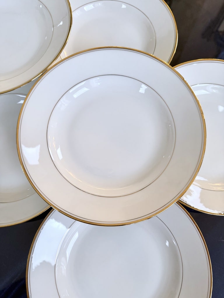assiettes-creuses-a-potage-porcelaine-blanche-decor-filets-or-fin-cirot-gadouin-brocante-vaisselle-antiquites