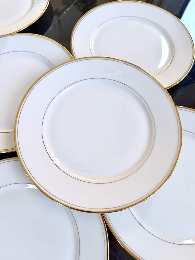 assiettes-a-dessert-en-porcelaine-blanche-filets-or-fin-service-de-table-vintage-vaisselle-francaise-antiquaire-brocante