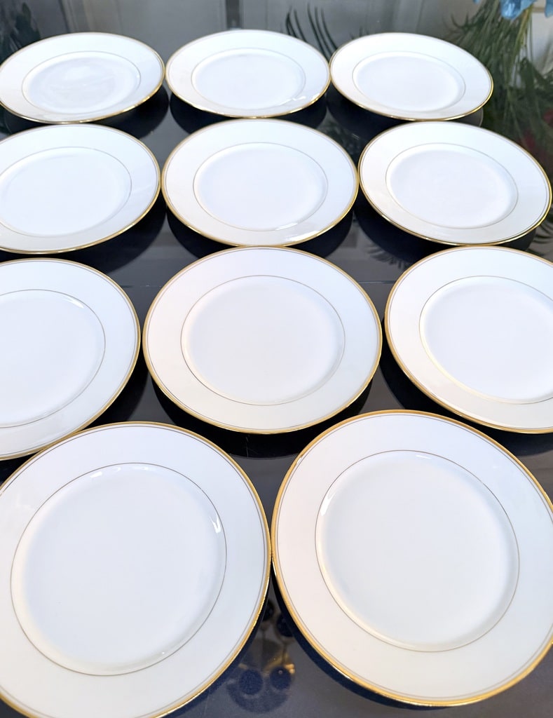 service-a-dessert-en-porcelaine-blanche-decor-moderne-classique-filets-or-fin-dore-art-de-la-table-brocante-antiquaire-boutique-en-ligne