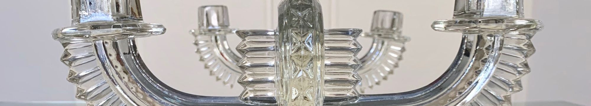 paire-de-bougeoirs-art-deco-en-verre-chandeliers-anciens-antiquaire-brocante-en-ligne