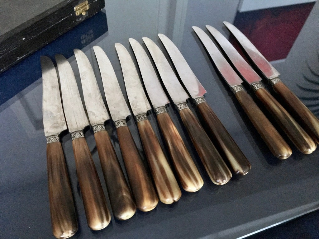 couteaux-de-table-anciens-corne-et-metal-argente