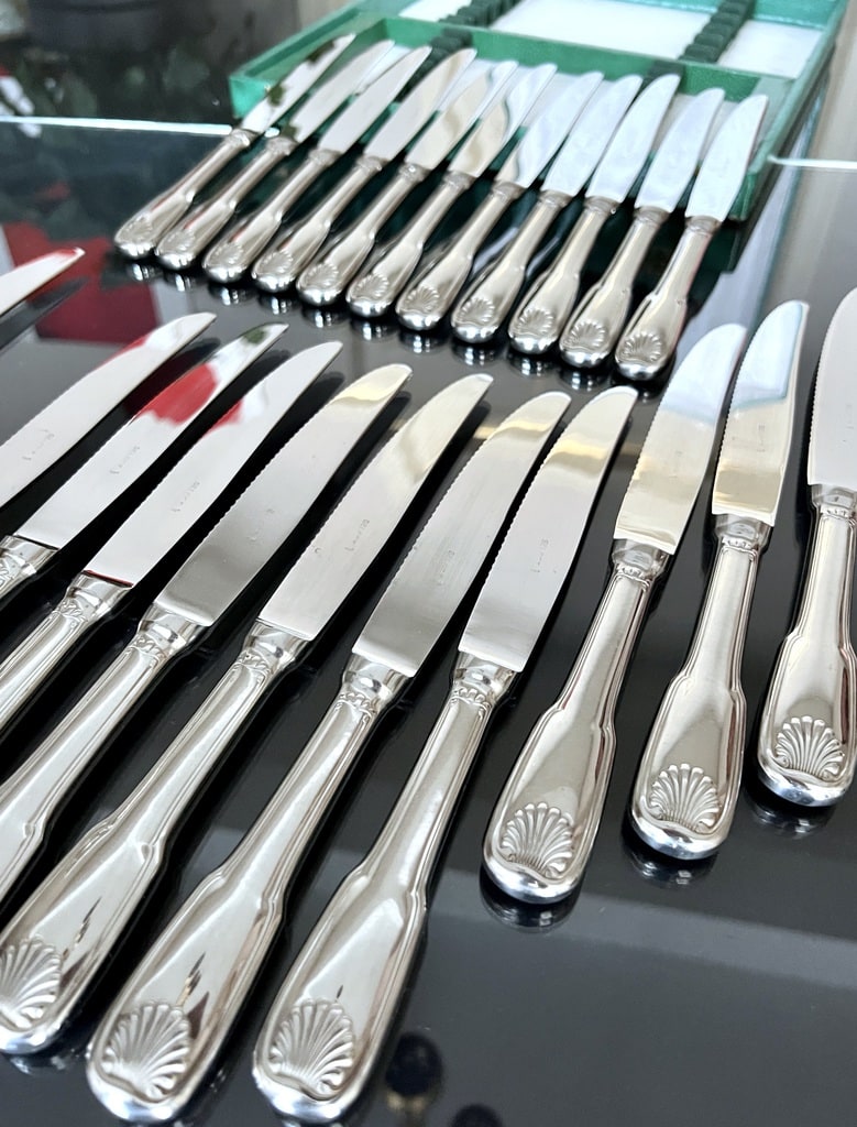 Ménagère de couteaux de table vintage en acier inoxydable