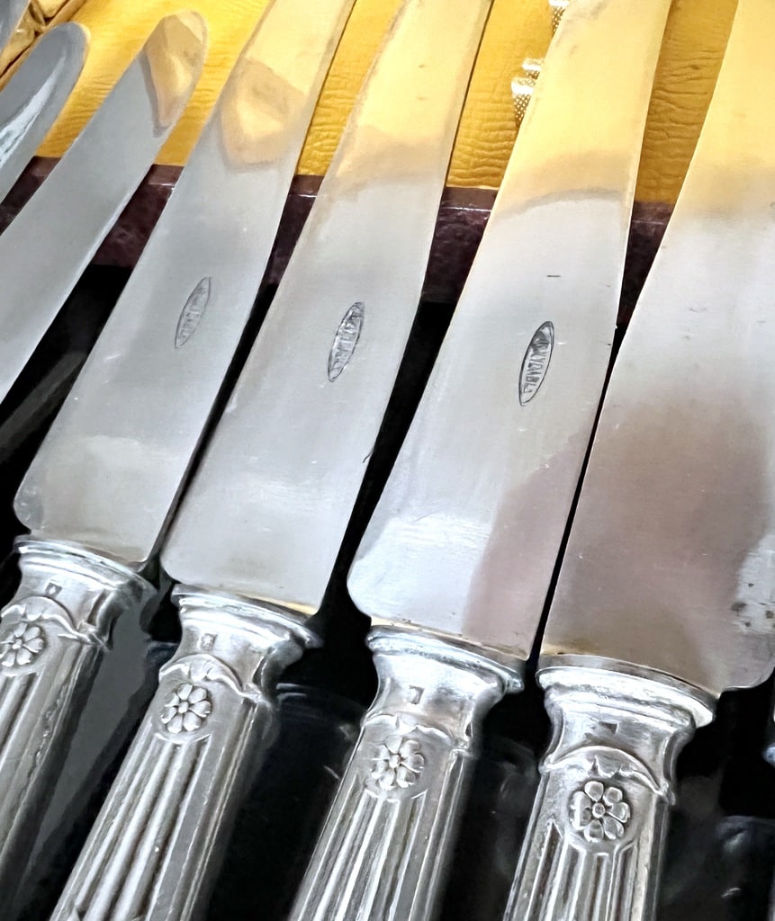 couteaux-metal-argente-vaisselle