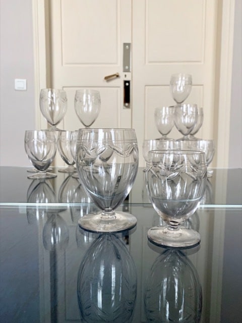 8 verres à vin blanc en cristal ancien ciselé - Art de la Table