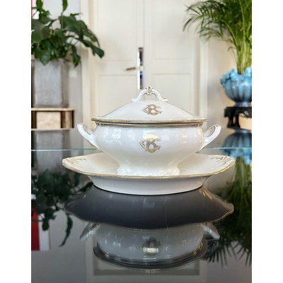 sauciere-en-porcelaine-vieux-paris-monogrammes-art-de-la-table-19e-siecle-antiquites-brocante-en-ligne