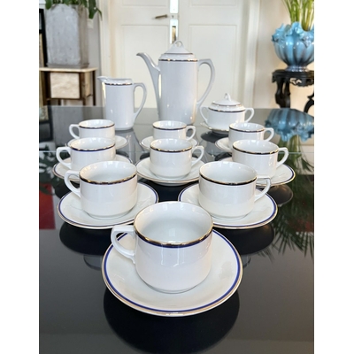 service-cafe-the-chocolat-tasses-verseuse-sucrier-porcelaine-blanche-vaisselle-vintage-brocante-antiquites