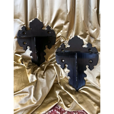 etageres-bois-noirci-decoupe-napoleon-III-consoles-murales-decoration-interieure-classique-19e-siecle-france-antiquites-brocante