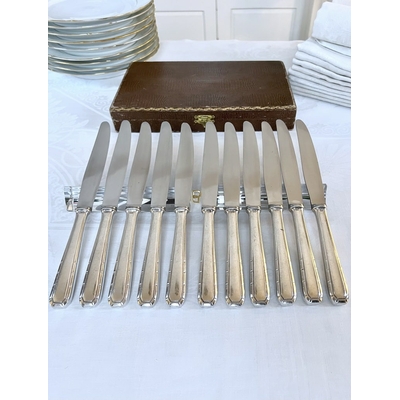 menagere-couteaux-anciens-christofle-manche-metal-alfenide-lames-inox-couverts-anciens-coffret-ecrin-antiquaire-brocante-vaisselle-vintage