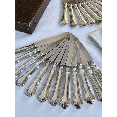 couteaux-de-table-et-entremets-24-pieces-metal-argente-menagere-coffret-ecrin-couverts-anciens-monogrammes-initiales-vaisselle-antiquaire-brocante