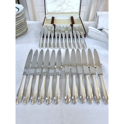 couteaux-viande-entremets-metal-argente-lame-inox-style-art-deco-vaisselle-moderne-couverts-anciens-brocante-antiquaire