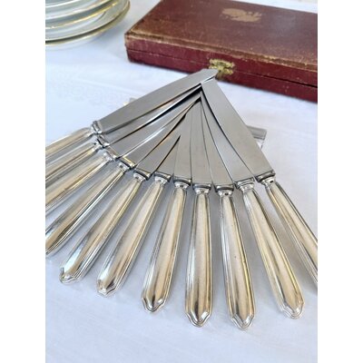 couteaux-art-deco-en-metal-argente-lame-acier-inoxydable-coffret-menagere-orfevre-ravinet-denfert-modele-club-antiquaire-brocante-boutique-en-ligne