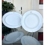 plats-de-service-en-porcelaine-de-limoges-blanc-or-monogrammes