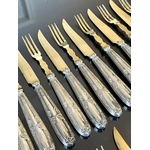 fourchettes-couteaux-anciens-metal-blanc-metal-dore-antiquiare