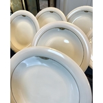 assiettes-porcelaine-monogrammes-or-fin-vaisselle-art-deco-moderniste