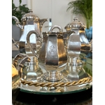 cremier-theiere-sucrier-art-deco-metal-argente-monogrammes-service-ancien-saglier-orfevre-antiquites-brocante-en-ligne