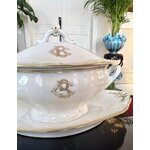 sauciere-plateau-couvercle-porcelaine-blanche-vieux-paris-monogrammes-or-fin-service-de-table-19e-siecle-antiquites-brocante-en-ligne