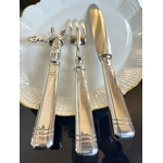 couverts-de-service-a-viande-couteau-decoupe-manche-gigot-metal-argente-vaisselle-ancienne-art-deco-style-moderne-brocante-vintage