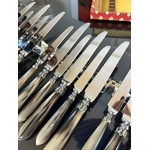 couteaux-anciens-epoque-art-deco-lame-inox-virole-metal-argente-manche-corne-bovine-vaisselle-vintage-brocante-antiquites