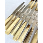 service-couteaux-anciens-art-deco-manche-corne-lame-inox-vaisselle-vintage-menagere-art-deco-brocante