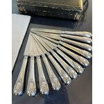 couteaux-entremets-en-argent-poincon-minerve-monogrammes-initiales-decor-guilloche-brocante-vaisselle-ancienne-argenterie-antiquaire