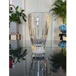 vase-vintage-en-cristal-taille-cotes-plates-forme-obus-decoration-moderne-20e-siecle-brocante-en-ligne-antiquaire