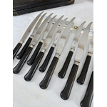 set-de-24-couteaux-anciens-manche-ebene-virole-metal-argente-couverts-20e-siecle-art-de-la-table-antiquaire-brocante
