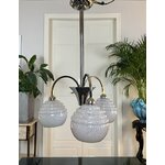 lustre-vintage-20e-siecle-monture-metal-chrome-globe-verre-clichy-blanc-suspension-lampe-ancienne-brocante-antiquites