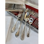 menagere-vintage-metal-argente-couteaux-fourchettes-cuilleres-coffret-vaisselle-ancienne-brocante