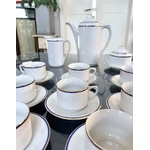 service-a-the-vintage-tasses-chocolat-cafe-porcelaine-blanche-filets-or-fin-et-bleu-cafetiere-sucrier-brocante-vaisselle-ancienne-vintage