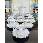 service-cafe-the-chocolat-tasses-verseuse-sucrier-porcelaine-blanche-vaisselle-vintage-brocante-antiquites
