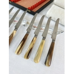 couteaux-entremets-manche-corne-bovine-virole-metal-argente-couverts-anciens-vaisselle-brocante-antiquites