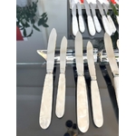 couteaux-de-table-et-entremets-couverts-vintage-menagere-20e-siecle-acier-inoxydable-brocante-vaisselle
