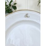 plat-de-service-porcelaine-ancienne-monogrammes-sytle-classique-vaisselle-service-de-table-antiquites-brocante