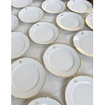 porcelaine-de-table-ancienne-assiettes-a-dessert-blanche-et-dore-initiales-monogrammes-brocante-antiquaire-limoges-jean-pouyat