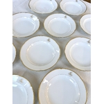 assiettes-creuses-porcelaine-de-limoges-blanc-et-or-monogrammes-service-de-table-ancien-style-classique-brocante-antiquaire