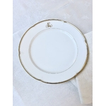 service-de-table-assiettes-plates-porcelaine-blanche-monogrammes-decor-filets-or-fin-jean-pouyat-brocante-antiquaire